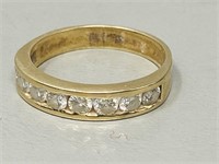 14k gold ring with 7 diamonds - size 8.5
