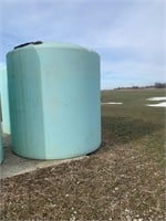 Blue poly fertilizer tank: 3000 gal