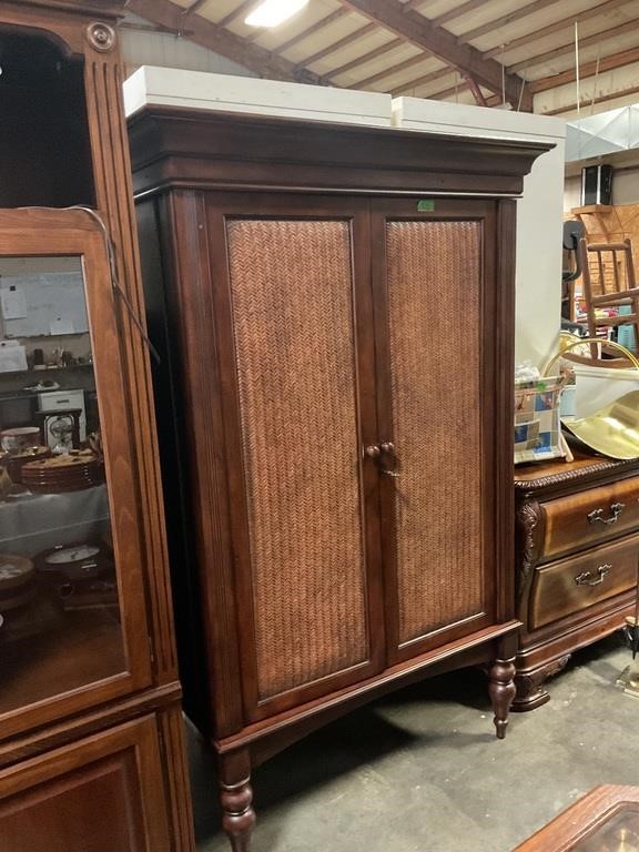 Furniture, coins, antiques, and more!!! 04/06/2023