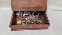 ESTATE JEWELRY BOX WITH RINGS AND MORE