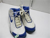 Man's Nike Air Tennis Shoe Size 8 1/2