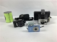 Caméras vintages dont Sony Cybershot et Polaroid