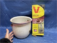 Mole trap w/ graniteware pot