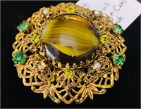 Gorgeous vintage Cats eye Brooch