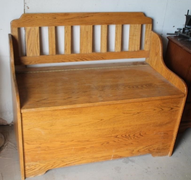 Light Oak Sitting Bench w/ Storage