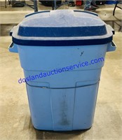 Rubbermaid Roughneck Garbage Can & Lid