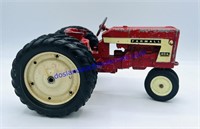 1/16 Farmall 404 Tractor