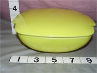 Pyrex 2 1/2QT Yellow Square Casserole/Lid