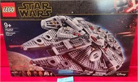 11 - LEGO STAR WARS MILLENNIUM FALCON SET (I1)