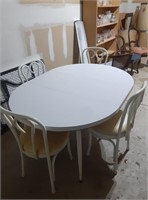 Vintage White Kitchen Table With 4 Metal Chairs