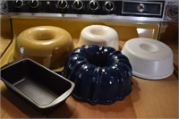 Lot of 5 Baking/Microwave Pans