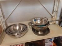 Lot of Metal Mixing Bowls and 2 Strainers