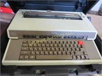 Royal typewriter in case alpha 2001