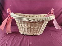 Wicker laundry basket with bows 24x10