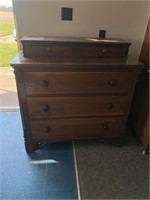 Solid oak dresser 
42 inches long x 43 inches