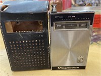 Vintage AM/FM Radio in Leather Case