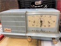 Vintage Clock/Radio