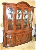 Hibriten China Cabinet