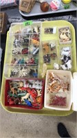 FLAT OF ASSORTED HO SCALE FIGURINES
