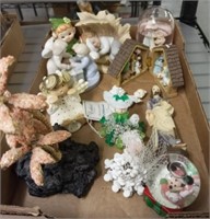 TRAY OF MINIATURE FIGURINES, ANGELS, MISC