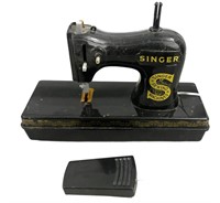 Child's Singer Sewing Machine Toy