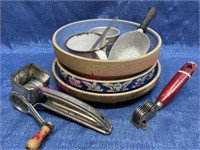 Vintage crockery & ktichen items