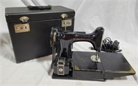 Vintage Singer Featherweight Sewing Machine w/case