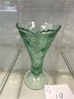 Fenton daffodil vase in mint green