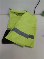 1.  Polyester / PVC safety rain suit XL