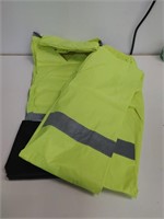 1.  Polyester / PVC rain suit XL