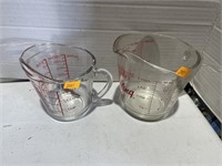 2 Measuring cups