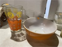 Vintage Pyrex mixing bowl and pitcher