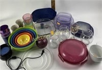 Colorful melamine nesting bowls set with lids,