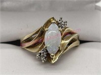 10K Ladies Opal & diamond chips ring (3.6g) sz 7