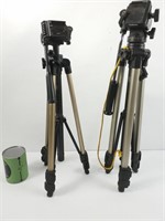 2 Trépieds pour caméra dont Velbon CX-440