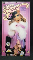 1980 Miss Piggy Muppets Paper Doll Stand Up Toys