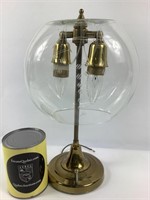 (P) Ancienne lampe en laiton avec abatjour globe