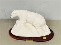 Polar Majesty 86/890 - Ducks Unlimited statue 17"L