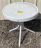 (AY) Metal Patio End Table. Appr 15in x 24in