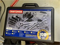 CRAFTSMAN 100 PIECE MECHANICS TOOL SET IN CASE.