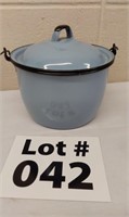 Light Blue Enamel Soup Pot with Lid