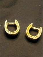 Pair 14k gold jewelry earrings.