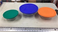 Pyrex bowls with lids