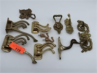 LARGE LOT OF MIXED BRASS / HOOKS ETC
