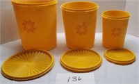 Tupperware canister Set