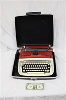 Vintage Royal Typewriter With Original Hard Case