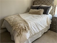 7PC QUEEN BEDDING