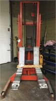 Mahaffy Electric Straddle Lift TPA-114
