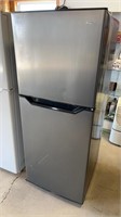 Danby 10.1 CuFt Refrigerator Freezer