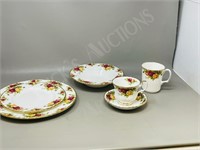 6 pieces of Royal Albert - Old Country Roses china